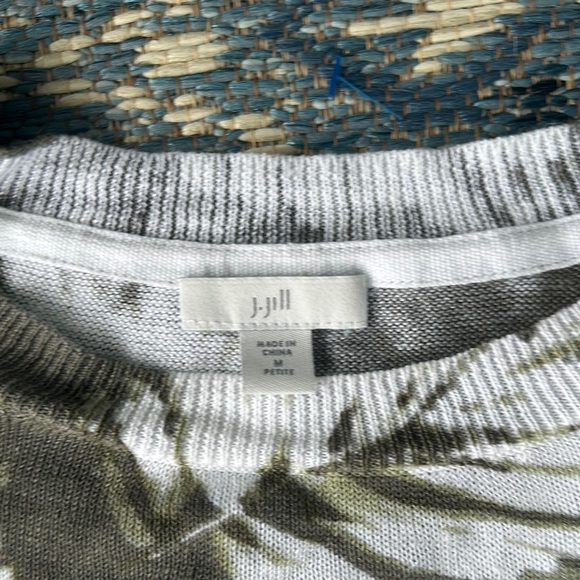 J. Jill Oversized Olive and White Leaf Pattern Sweater - Linen Blend - Picture 2 of 3